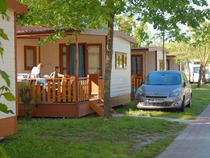 Luxury camping - Dusche - Adria - Centro Vacanze Pra`delle Torri Chalet auf  Centro Vacanze Pra`delle Torri